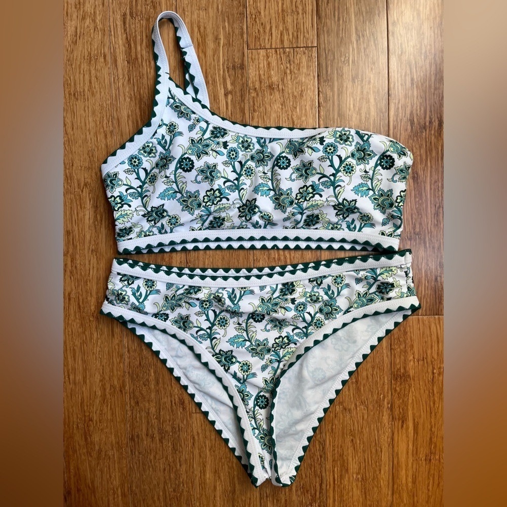 Bikini one shoulder green floral size XL bathing suit. 1585